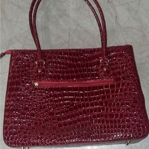 Elegant Red Crocodile-Embossed Women's Handbag
